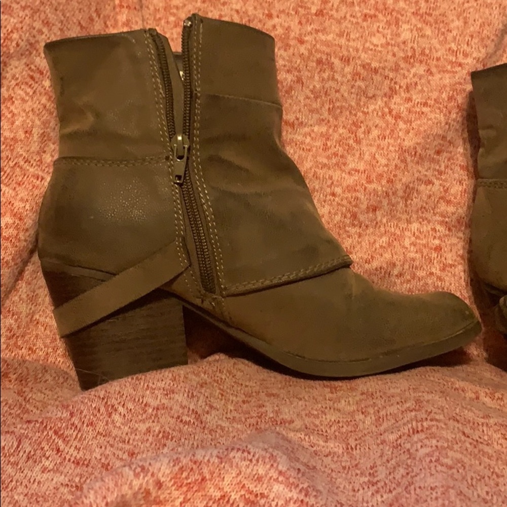 High heel boots